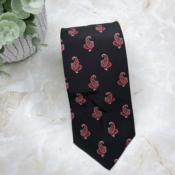 Brioni Black And Red Paisley Print Silk Tie 3 1/8